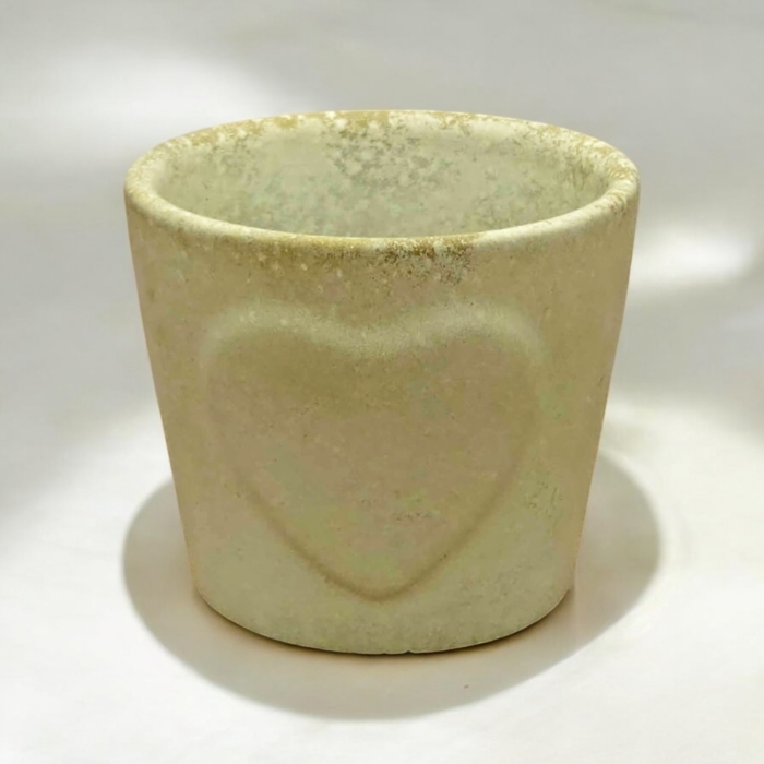 Töpfchen mit Herz aus Beton