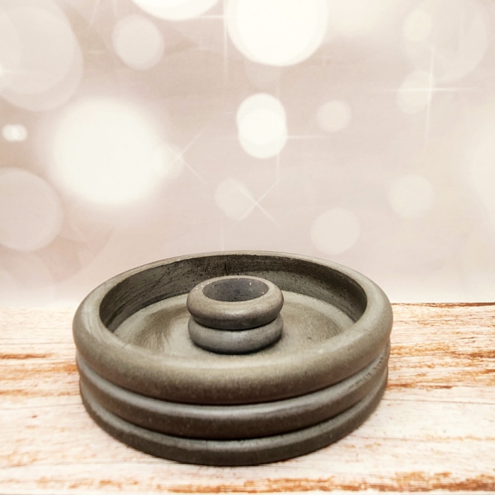 Ringierter Kerzenhalter aus Beton