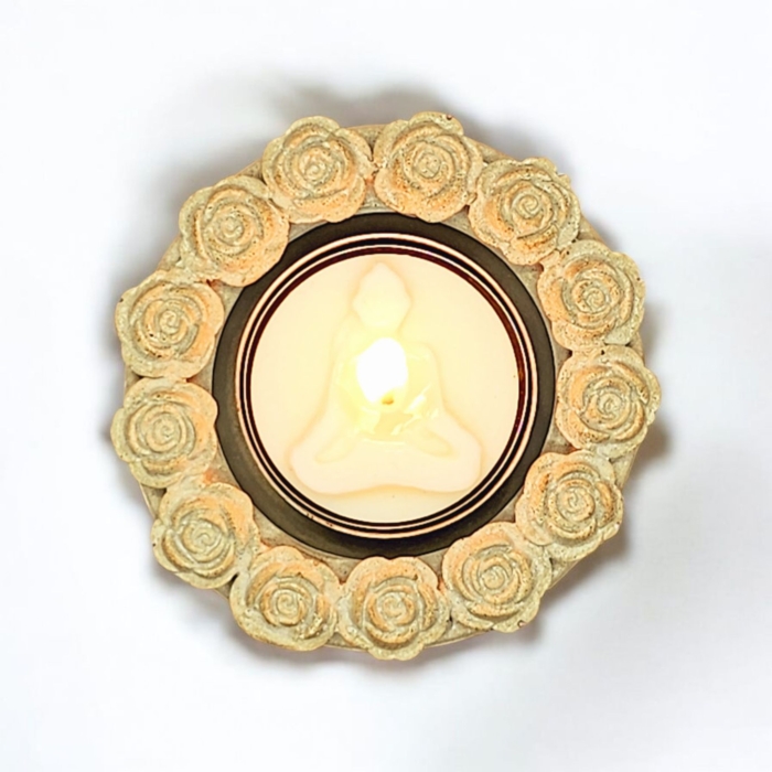 Teelichthalter mit Rosenverzierung aus Beton