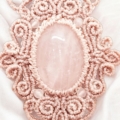 Weiteres Bild von Rosenquarz Colliers im Barockstil aus Edelstein in Makramee