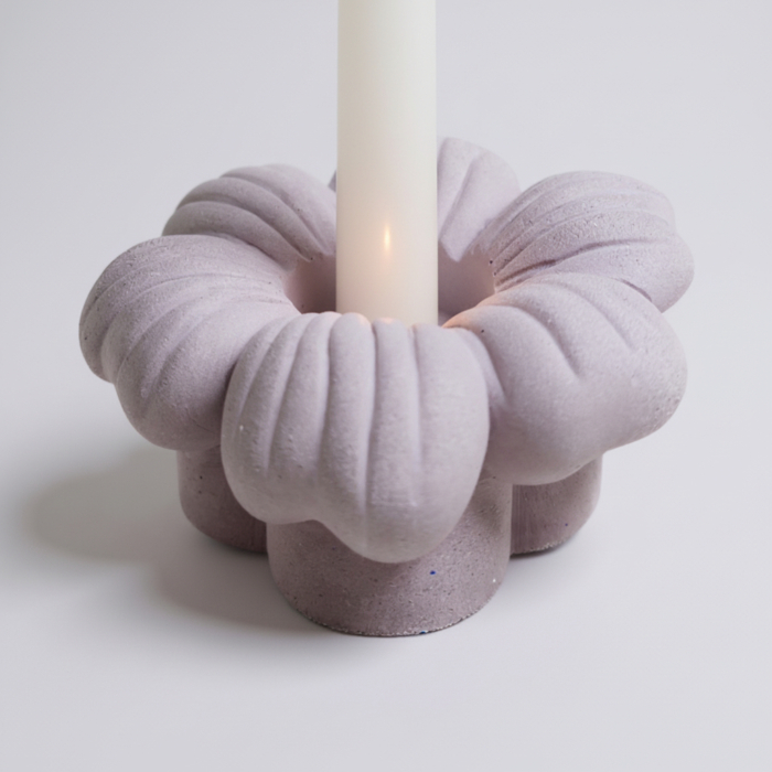 Stilvolle Betonprodukte: Jetzt Blumiger Kerzenhalter aus Beton kaufen Blumiger Kerzenhalter aus Beton