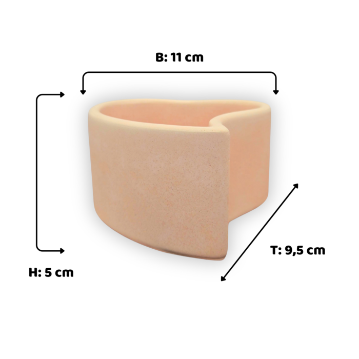Herzförmige kleine Schale aus Beton