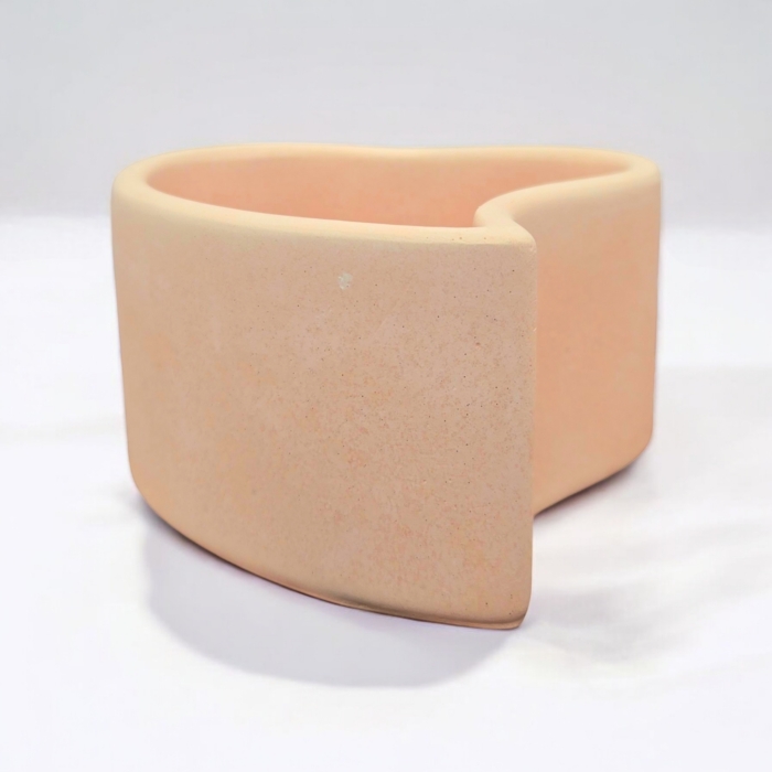 Herzförmige kleine Schale aus Beton