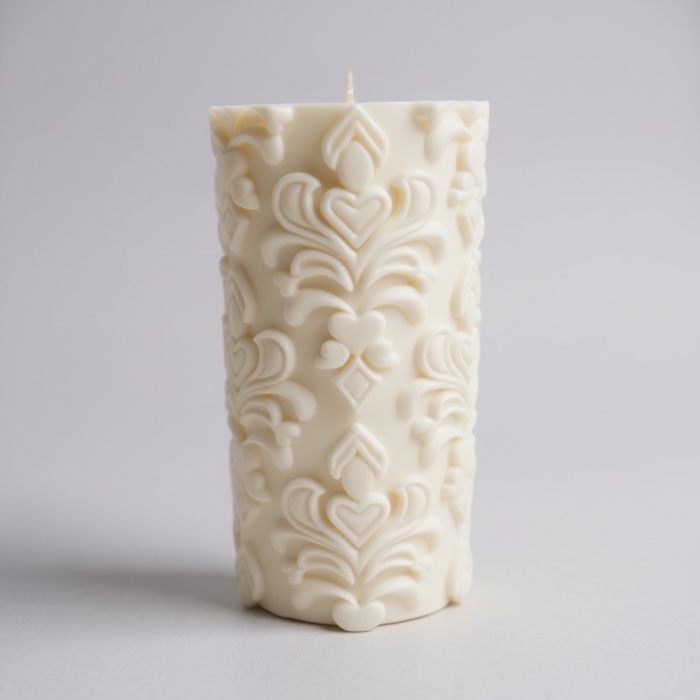 Stilvolle Sojawachsprodukte: Jetzt Große Stumpenkerze Ornament-Relief aus Sojawachs kaufen Große Stumpenkerze Ornament-Relief aus Sojawachs