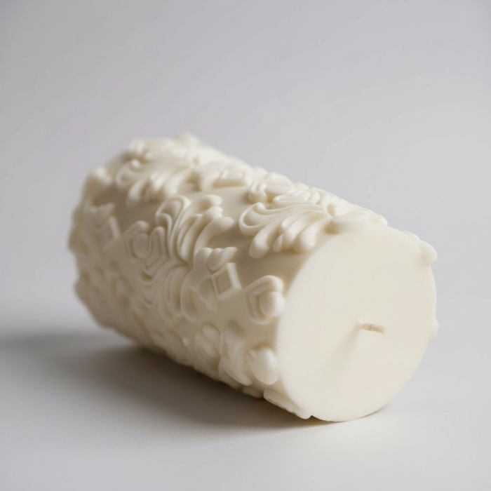 Trendige Sojawachsaccessoires: Finde Große Stumpenkerze Ornament-Relief aus Sojawachs online Große Stumpenkerze Ornament-Relief aus Sojawachs