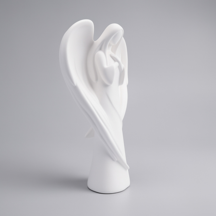 Feminine Engel Figur aus Beton