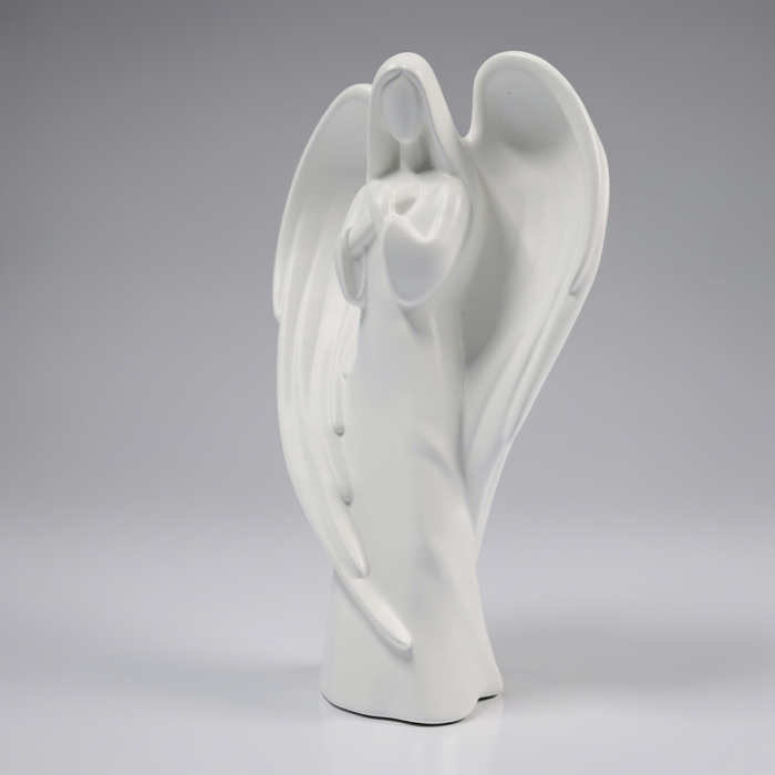 Feminine Engel Figur aus Beton