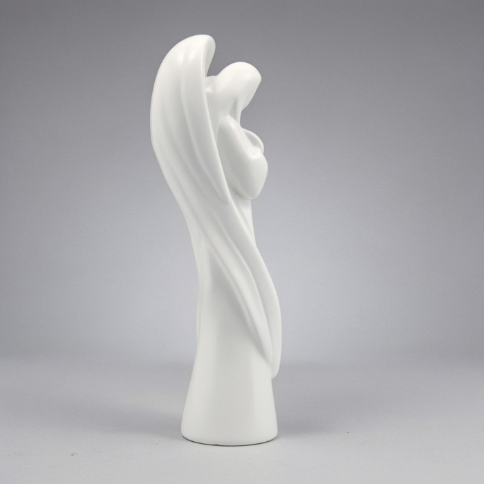 Feminine Engel Figur aus Beton
