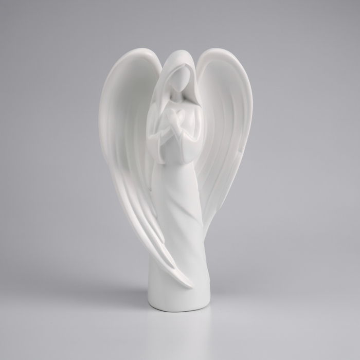 Feminine Engel Figur aus Beton